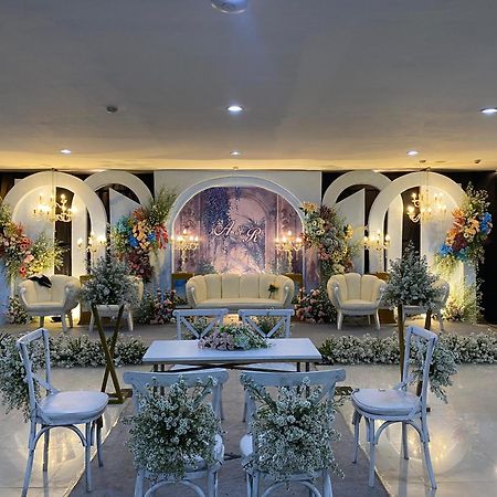 Utc Hotel Semarang Eksteriør billede