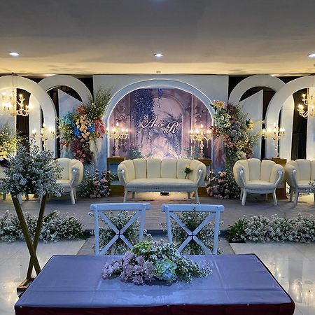 Utc Hotel Semarang Eksteriør billede