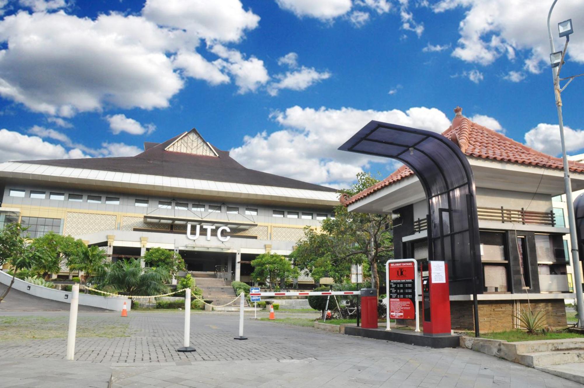 Utc Hotel Semarang Eksteriør billede
