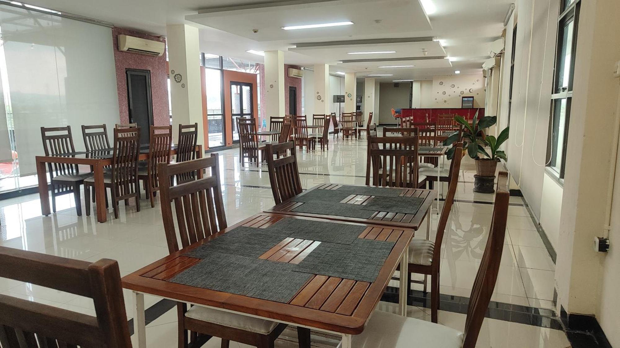 Utc Hotel Semarang Eksteriør billede