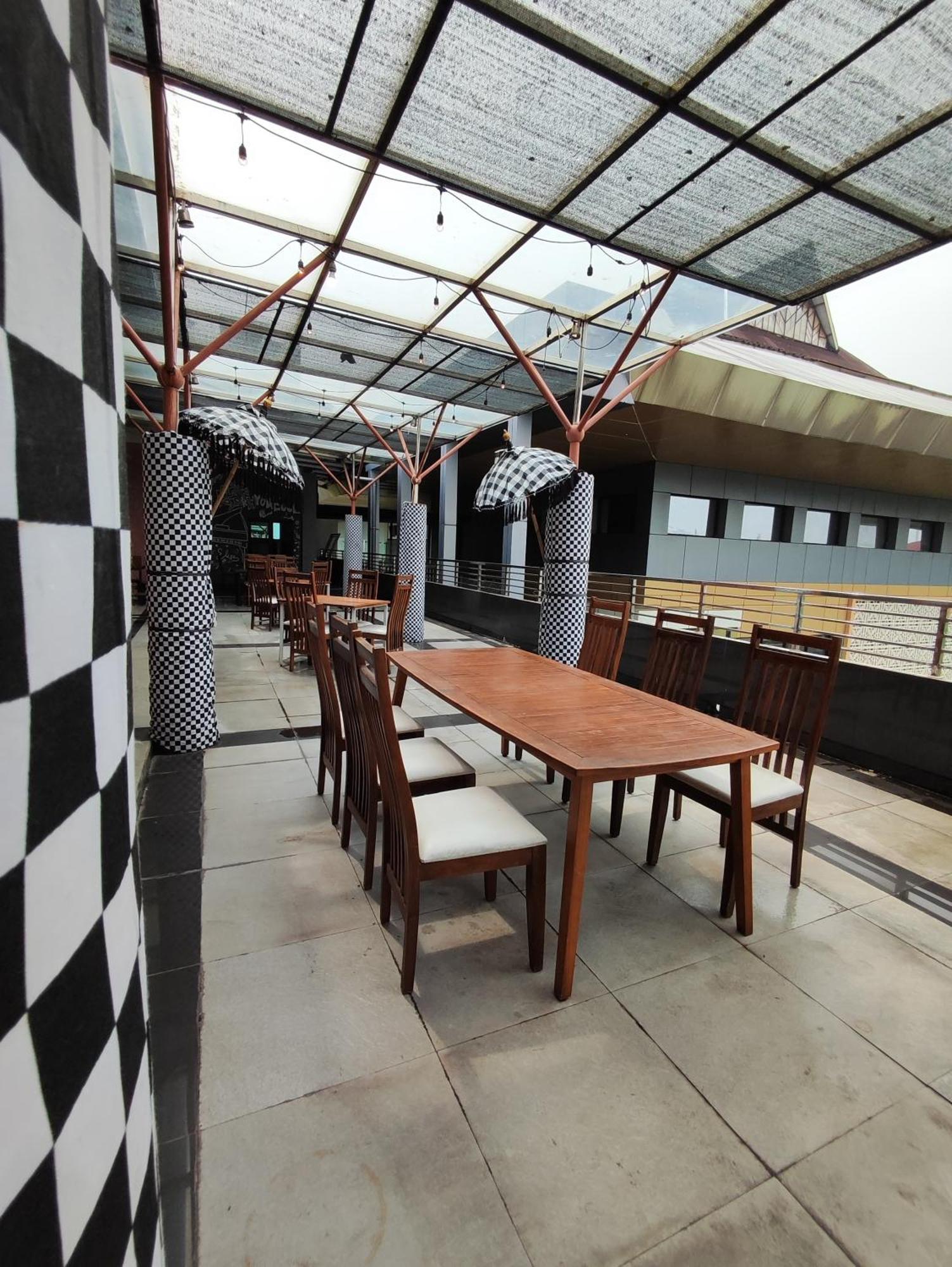 Utc Hotel Semarang Eksteriør billede