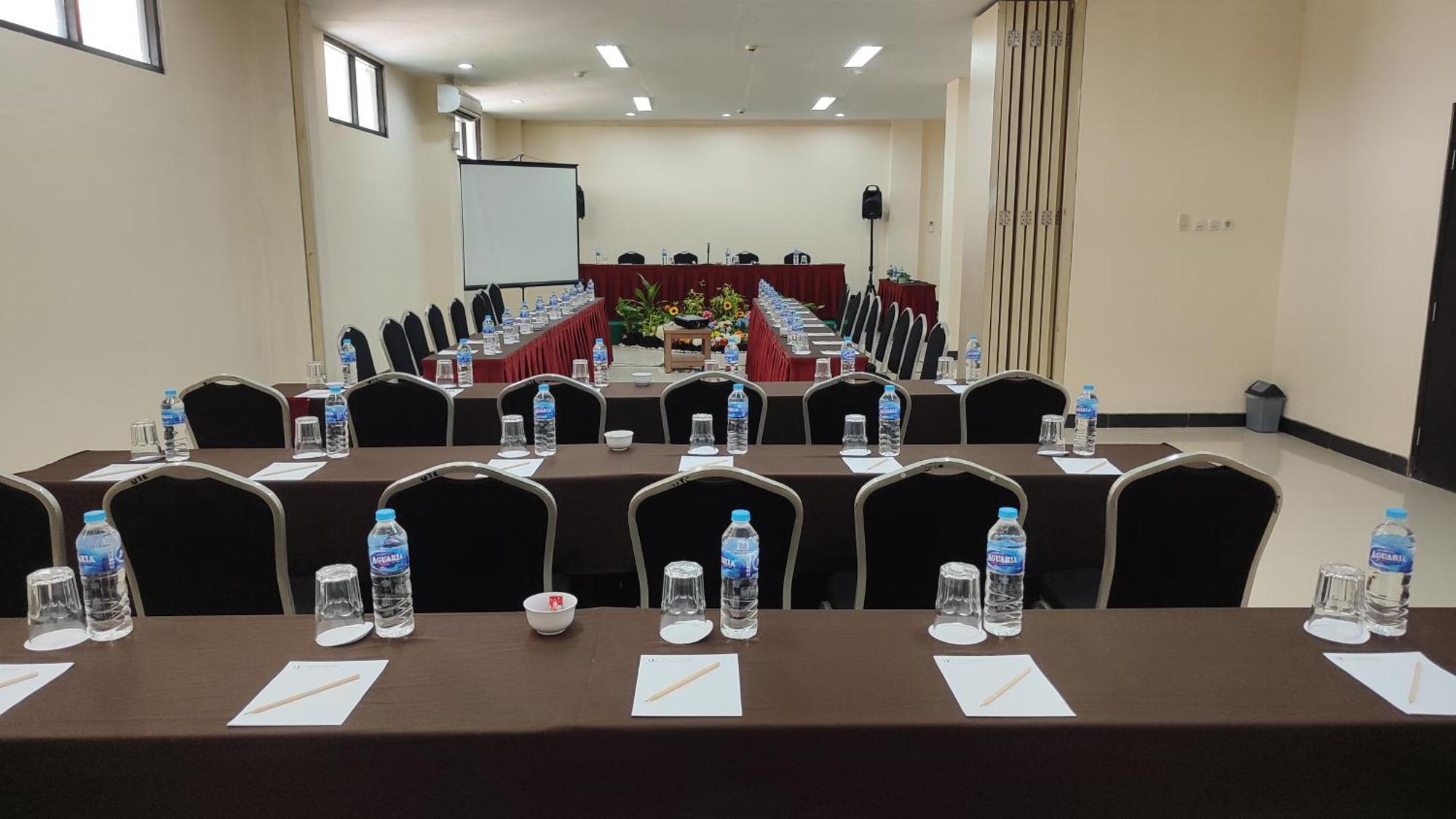 Utc Hotel Semarang Eksteriør billede