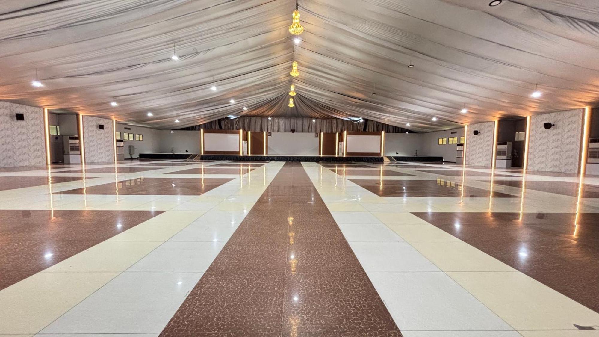 Utc Hotel Semarang Eksteriør billede