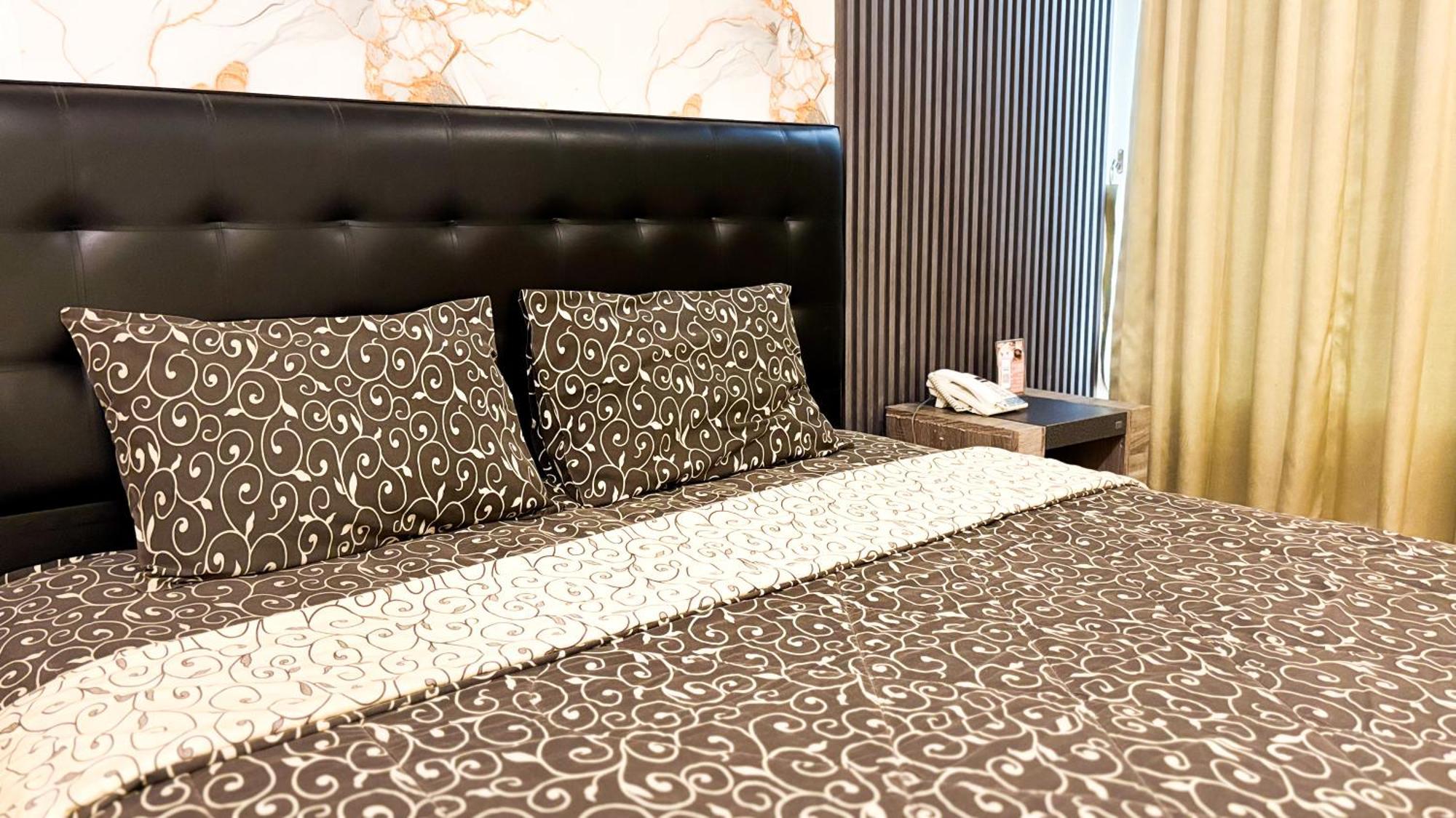 Utc Hotel Semarang Eksteriør billede